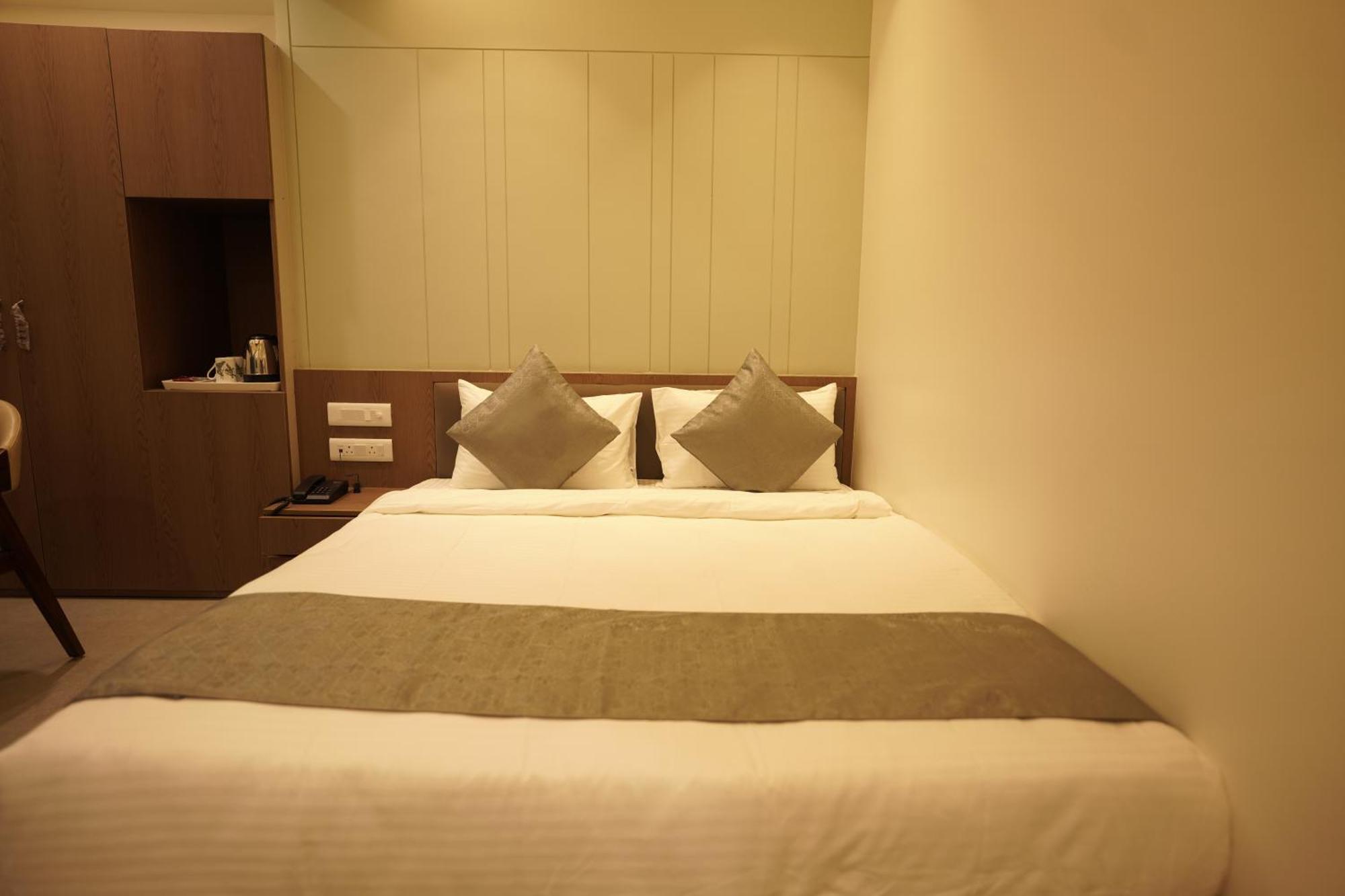 A Square Executive Hotel ออรังกาบัด ภายนอก รูปภาพ