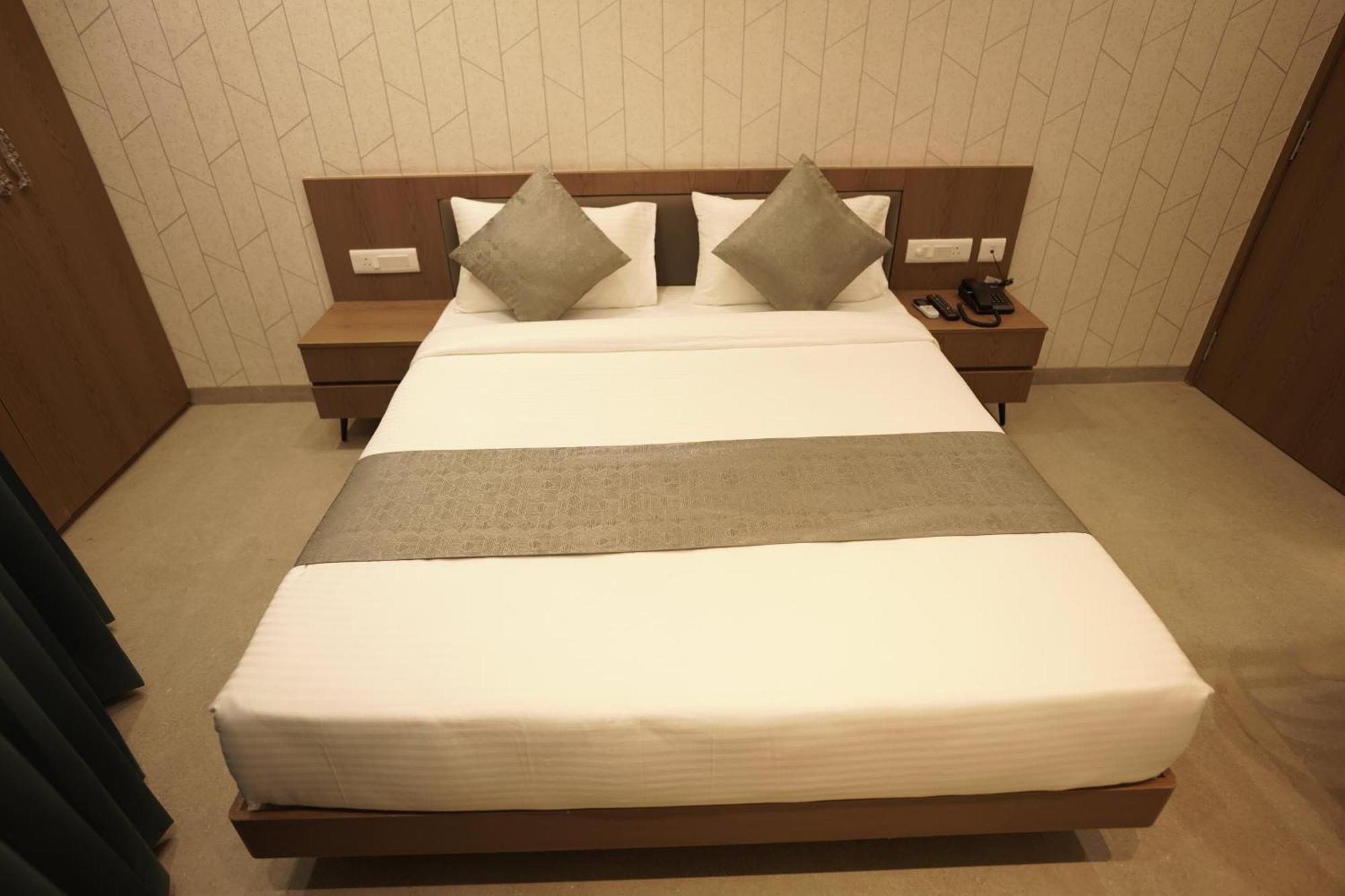 A Square Executive Hotel ออรังกาบัด ภายนอก รูปภาพ